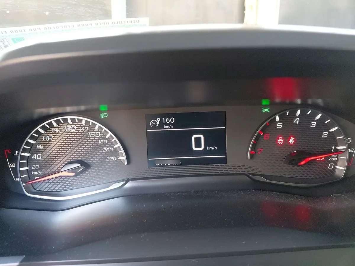 Peugeot 2008 1.2 Active Puretech 4x2 130 Mt 5p año 2021