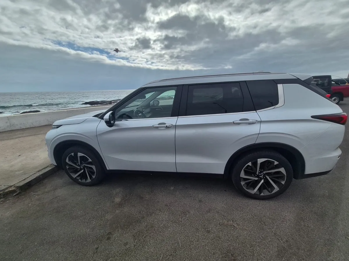 MITSUBISHI OUTLANDER Otra año 2025