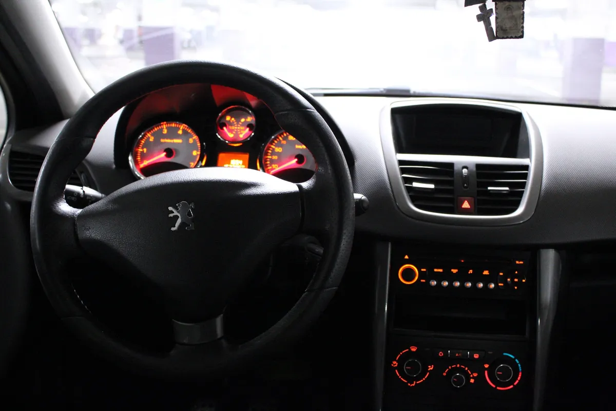 PEUGEOT 207 1.4 Premium Sportium Mt año 2011