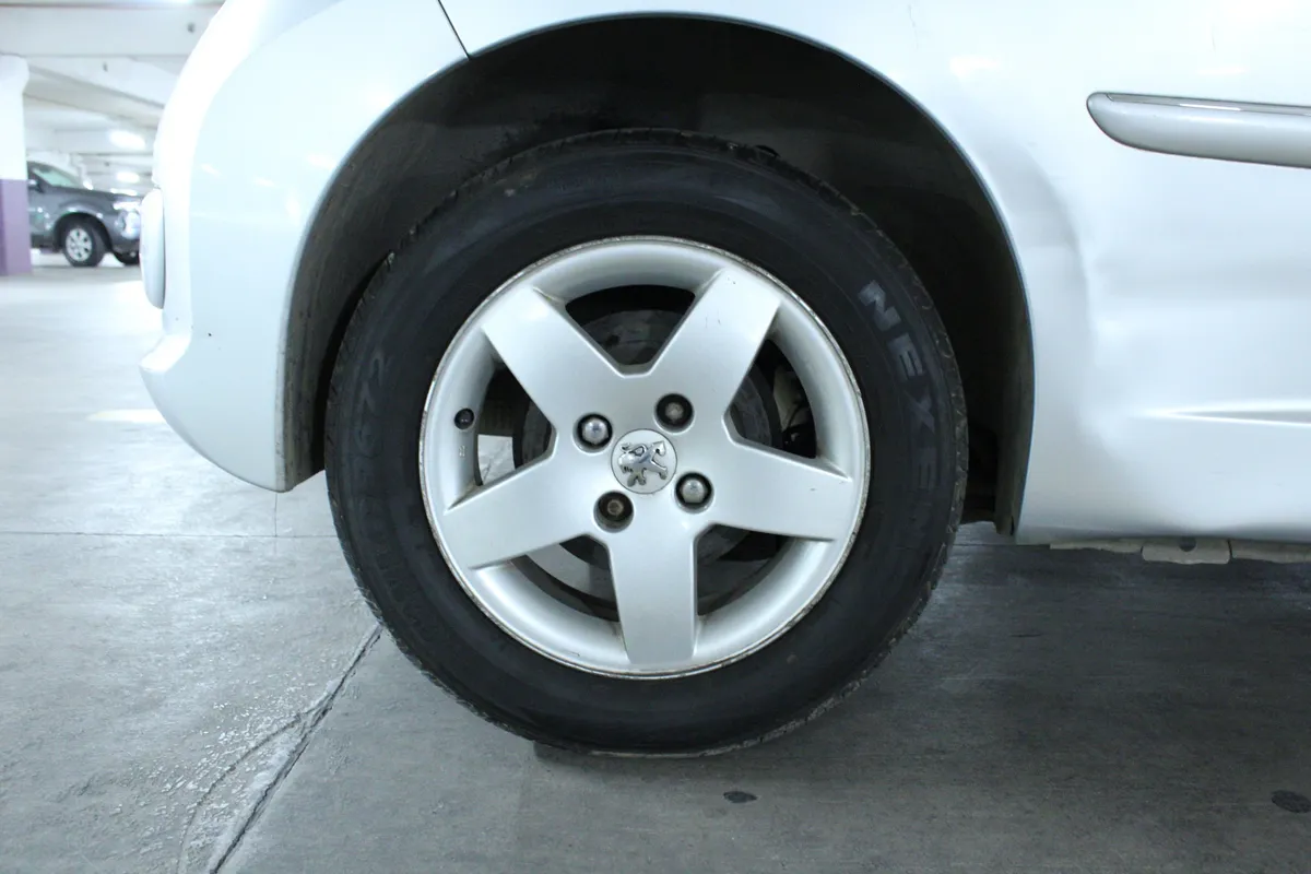 PEUGEOT 207 1.4 Premium Sportium Mt año 2011