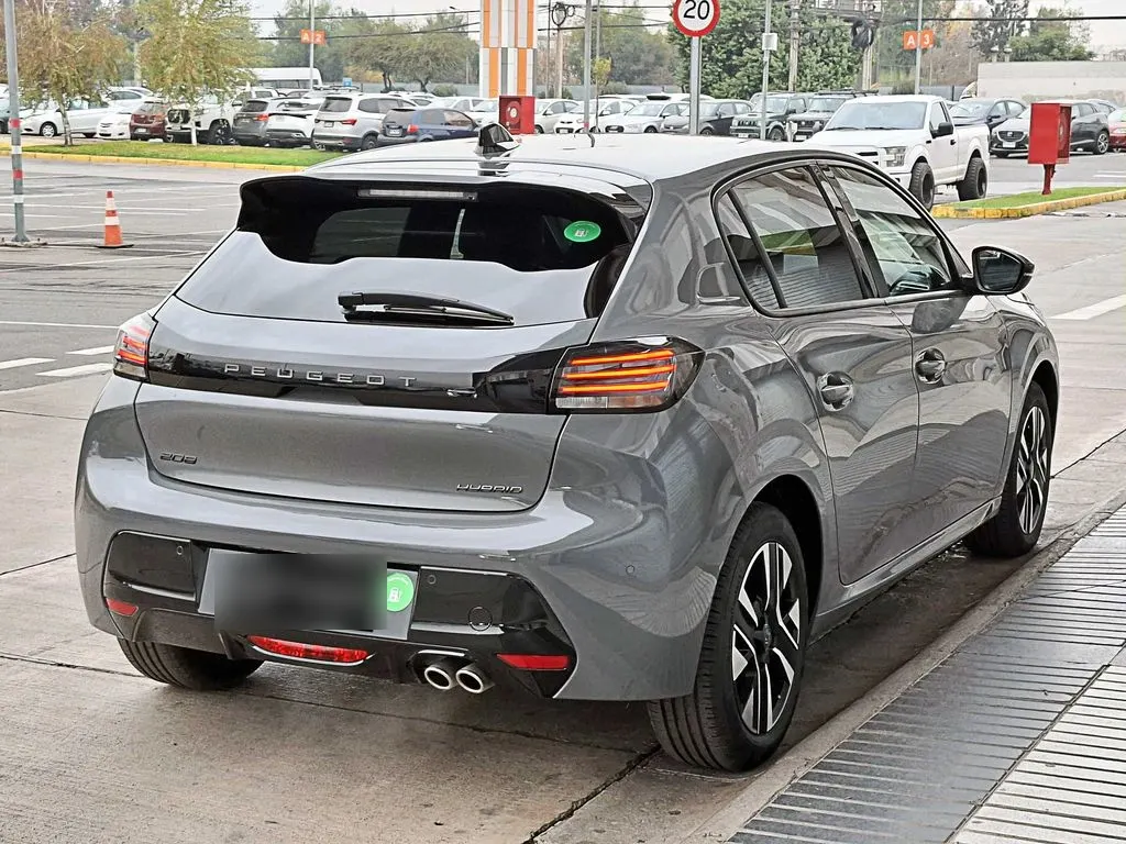 Peugeot 208 1.2 Mca Allure Mhev 136 4x2 Edct6 At 5p año 2025