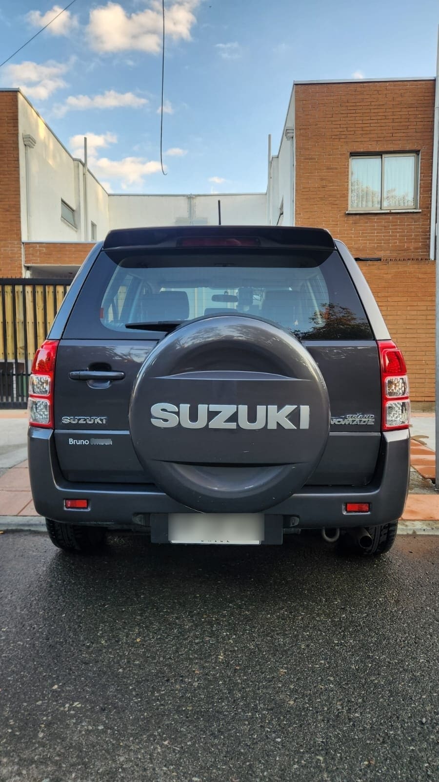 SUZUKI GRAND NOMADE 2.4 Glx Nav Mt 4x2 año 2016