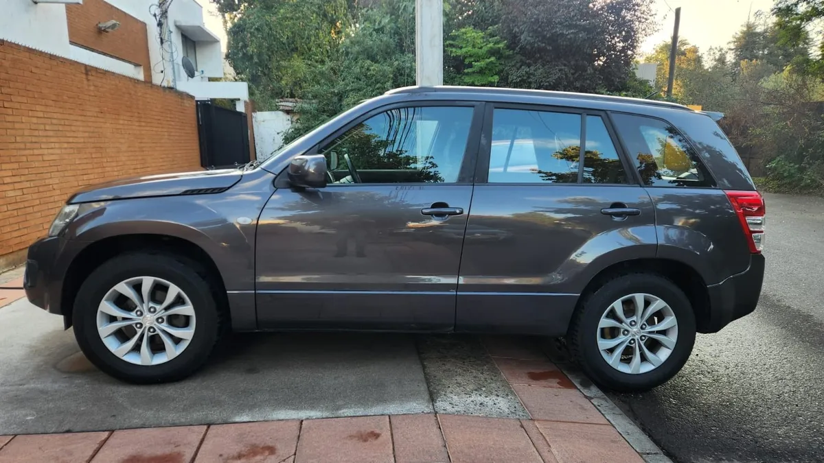 SUZUKI GRAND NOMADE 2.4 Glx Nav Mt 4x2 año 2016