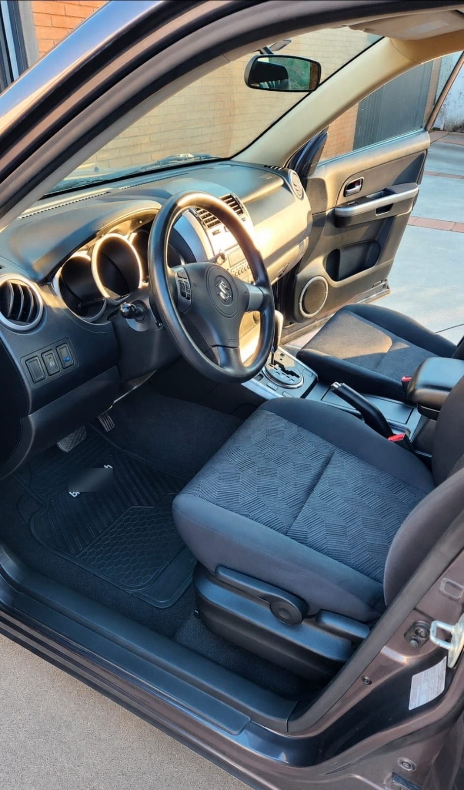 SUZUKI GRAND NOMADE 2.4 Glx Nav Mt 4x2 año 2016