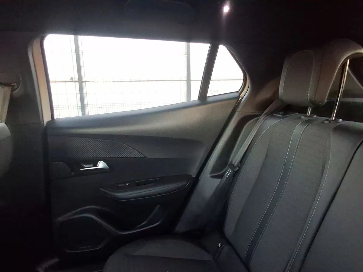 Peugeot 2008 1.5 Allure Bluehdi 130 4x2 At 5p año 2023
