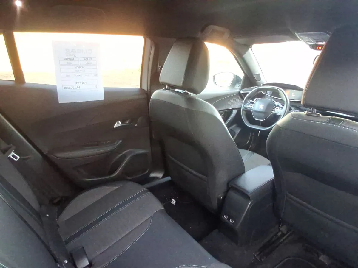 Peugeot 2008 1.5 Allure Bluehdi 130 4x2 At 5p año 2023