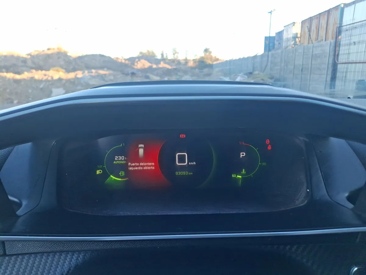 Peugeot 2008 1.5 Allure Bluehdi 130 4x2 At 5p año 2023