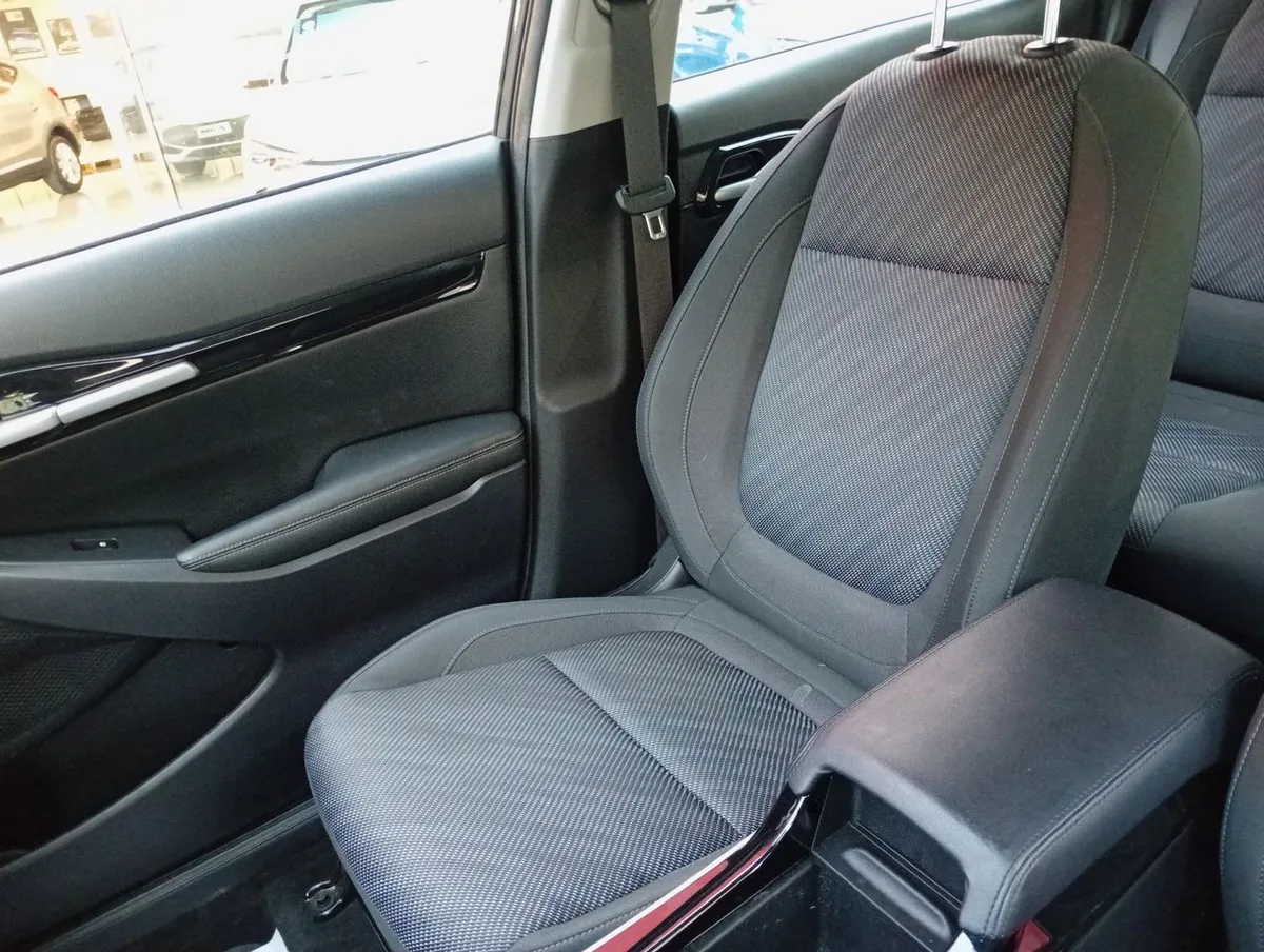 Kia Seltos 1.5 Ex 4x2 Ivt At 5p año 2024
