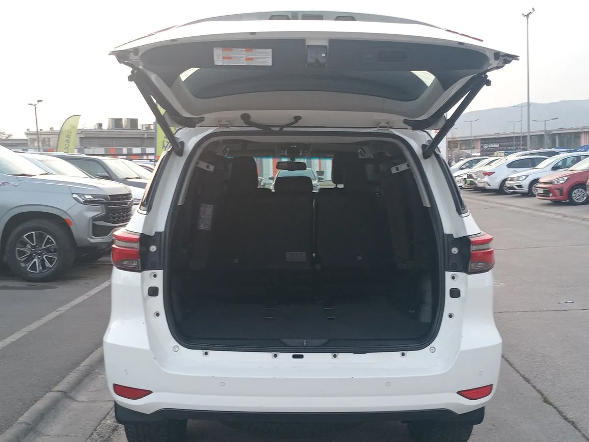 Toyota Fortunner 2.7 Srx 4x2 At 5p año 2022