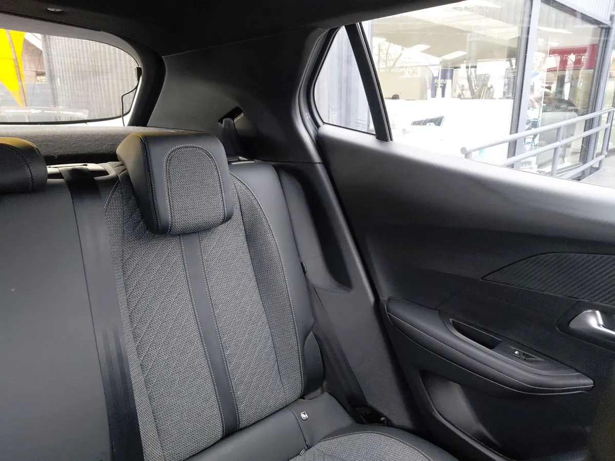 Peugeot 2008 1.5 Allure Pack Bluehdi 130hp Diesel 4x2 Eat8 5p año 2024
