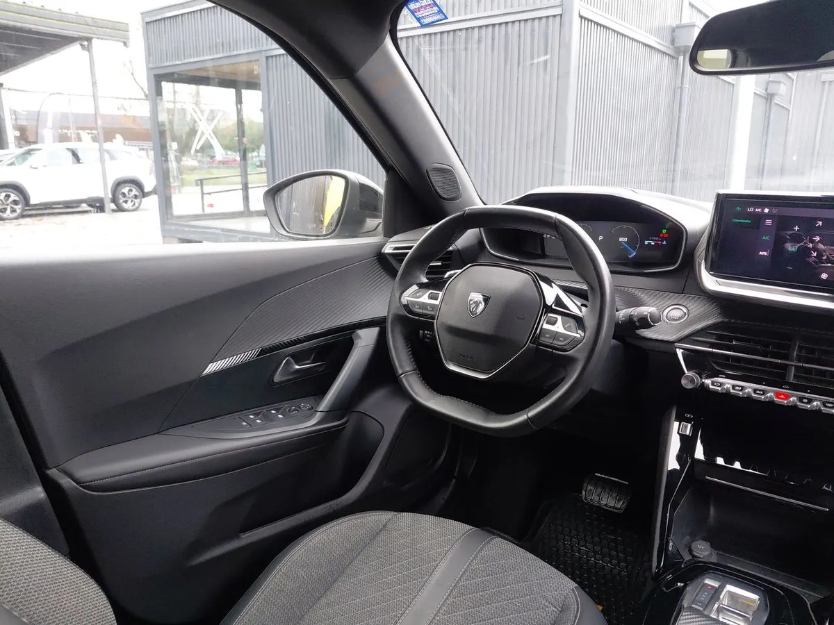 Peugeot 2008 1.5 Allure Pack Bluehdi 130hp Diesel 4x2 Eat8 5p año 2024