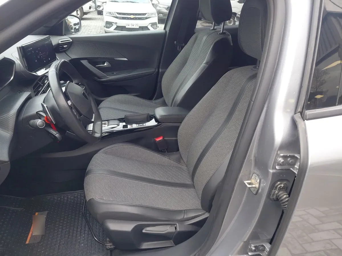Peugeot 2008 1.5 Allure Pack Bluehdi 130hp Diesel 4x2 Eat8 5p año 2024