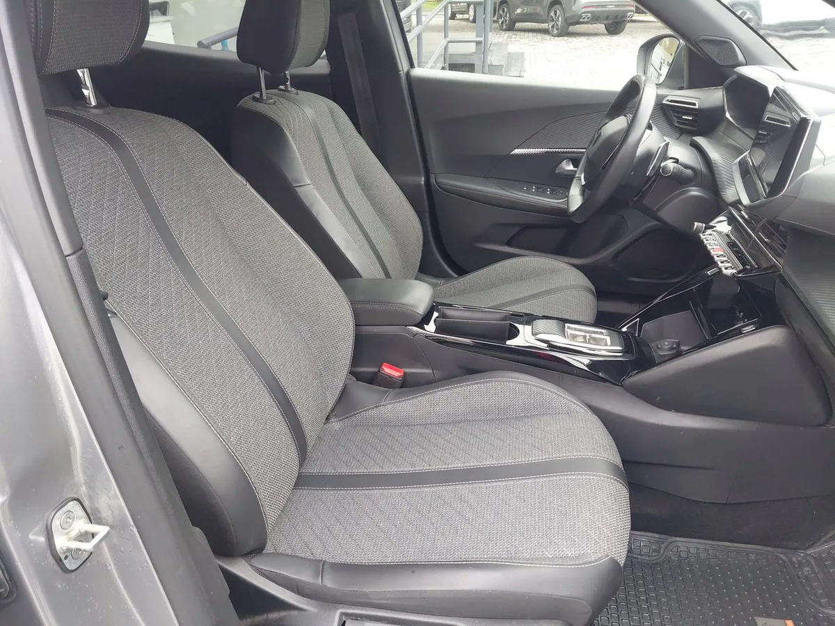 Peugeot 2008 1.5 Allure Pack Bluehdi 130hp Diesel 4x2 Eat8 5p año 2024