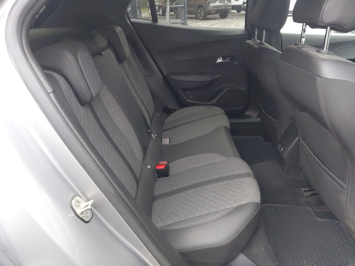 Peugeot 2008 1.5 Allure Pack Bluehdi 130hp Diesel 4x2 Eat8 5p año 2024