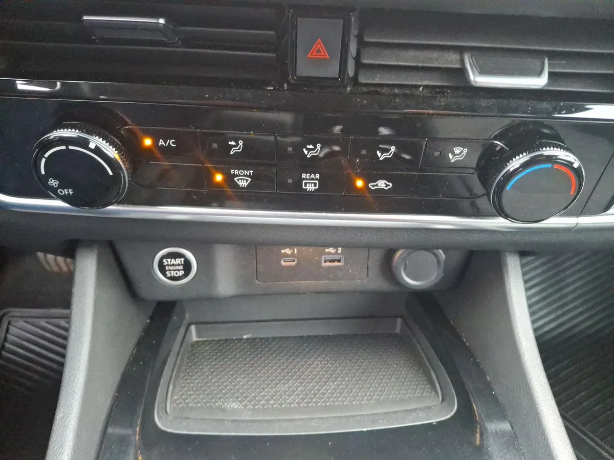 Nissan X-Trail 2.5 Sense 4x2 3row Cvt At 5p año 2024