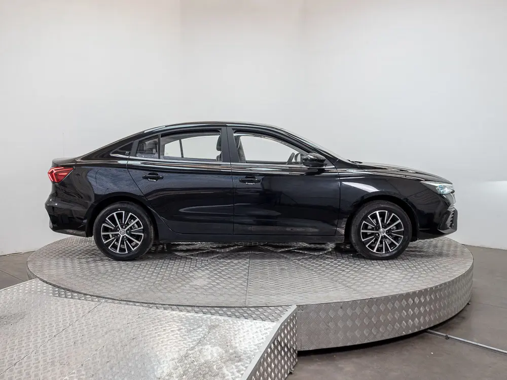 MG 5 1.5 Dlx At año 2025