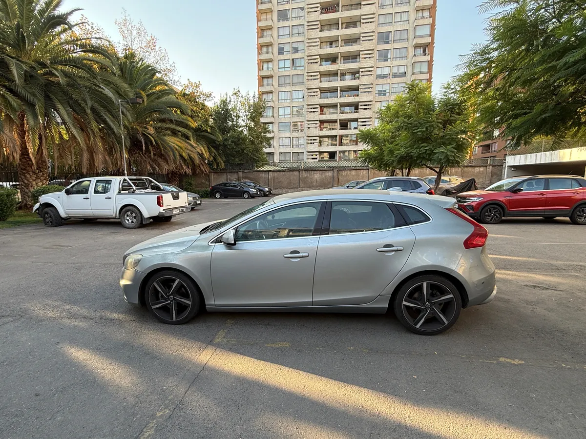 Volvo V40 1.6 T4 R-Desing Mt año 2013