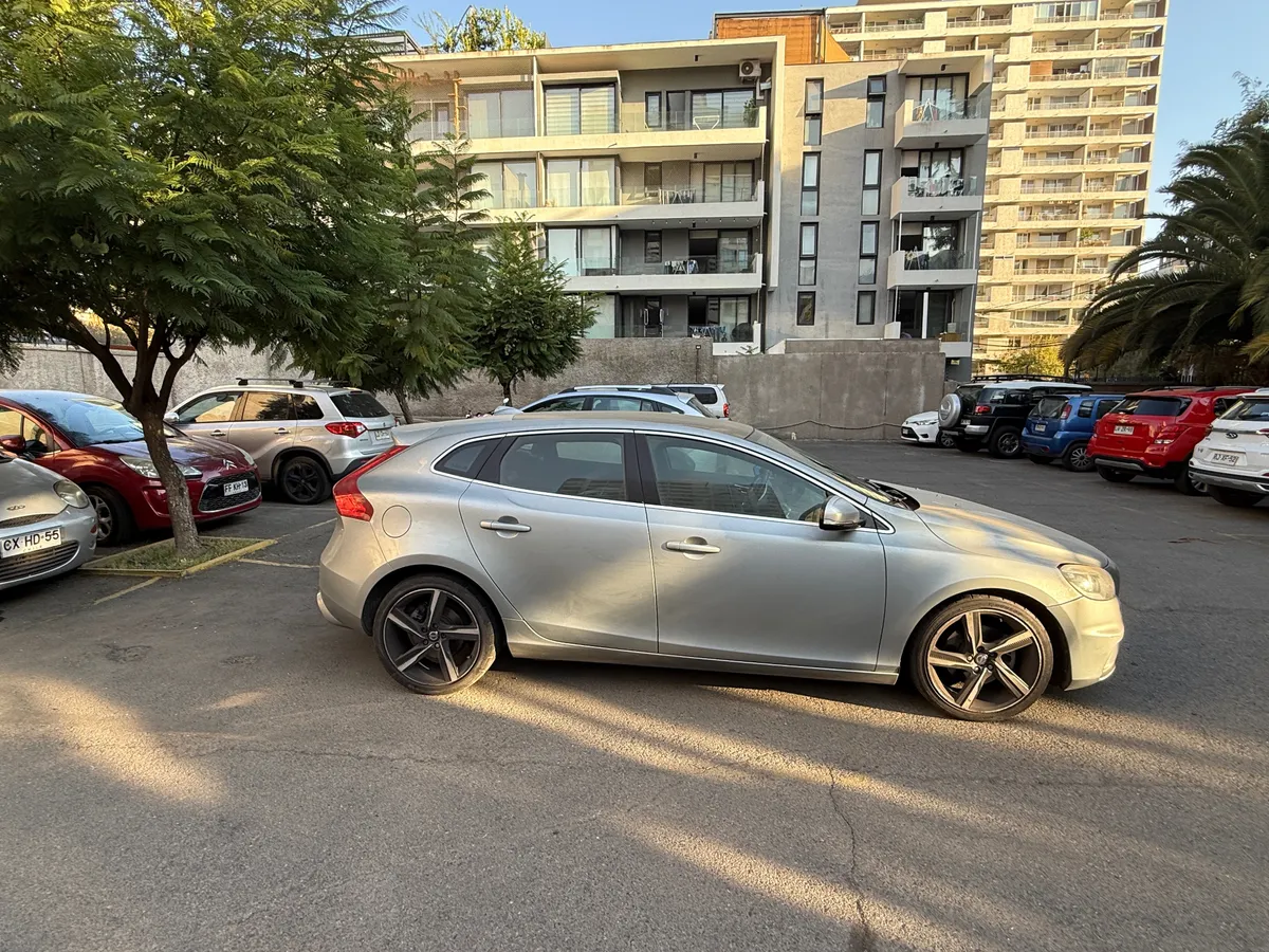 Volvo V40 1.6 T4 R-Desing Mt año 2013