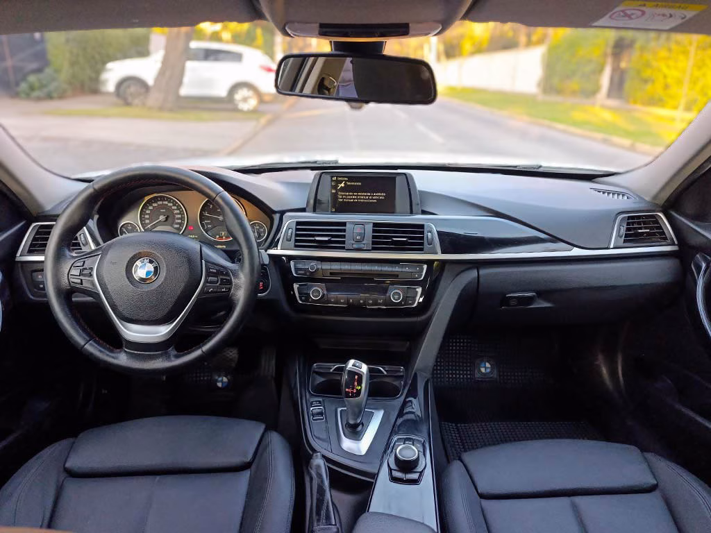 BMW 318 I Sport Lci año 2017