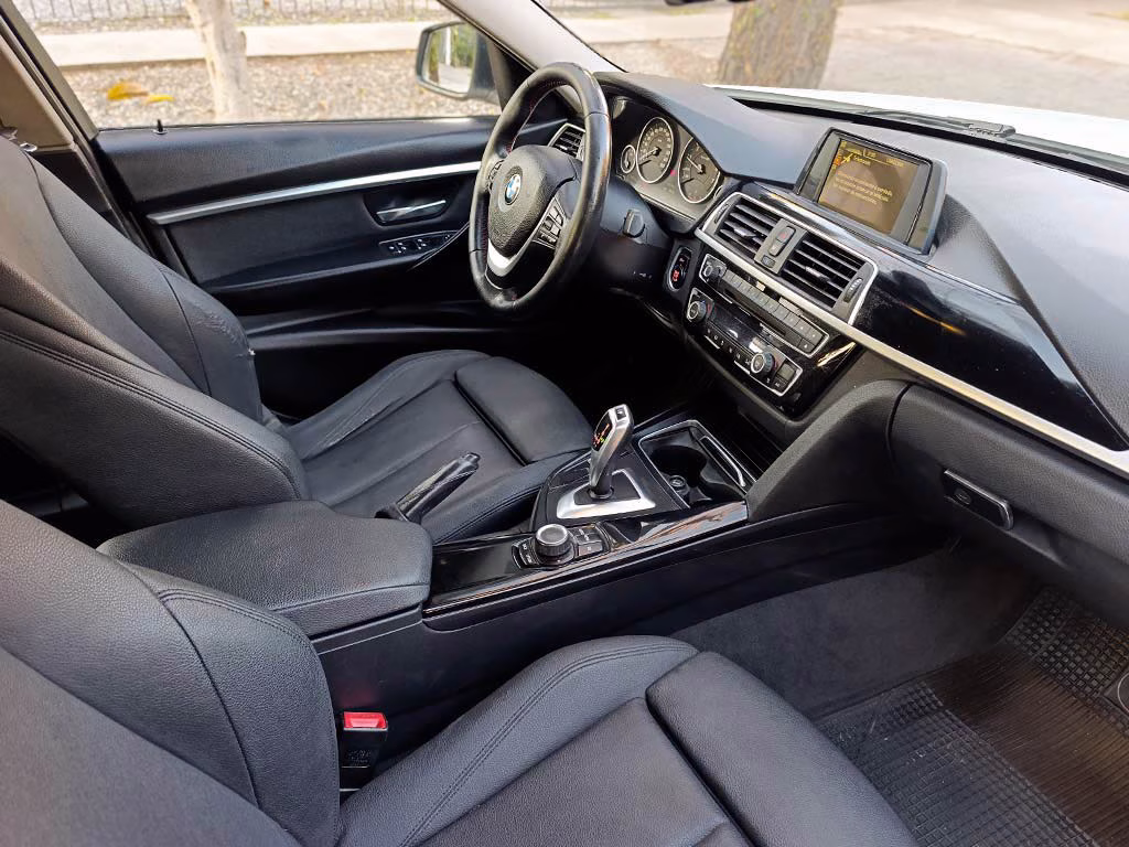 BMW 318 I Sport Lci año 2017