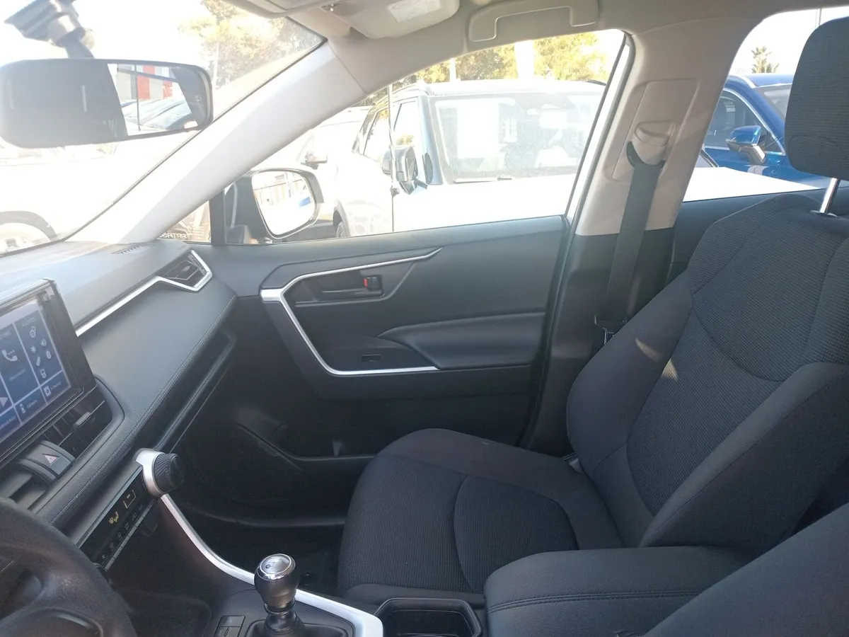 Toyota Rav 4 2.0 Le 4x2 Mt 5p año 2022