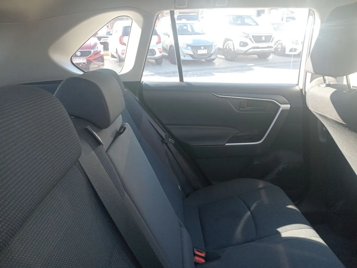 Toyota Rav 4 2.0 Le 4x2 Mt 5p año 2022