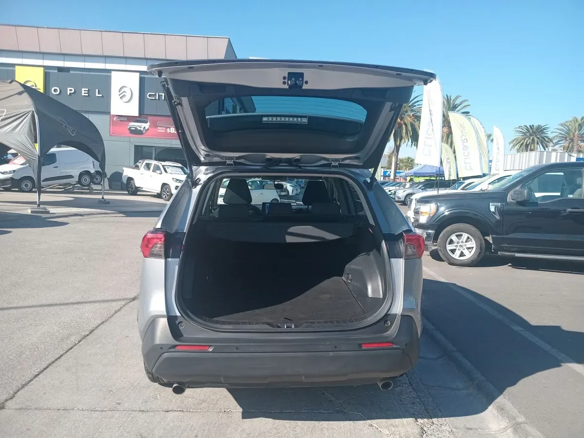 Toyota Rav 4 2.0 Le 4x2 Mt 5p año 2022