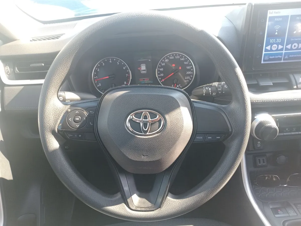 Toyota Rav 4 2.0 Le 4x2 Mt 5p año 2022