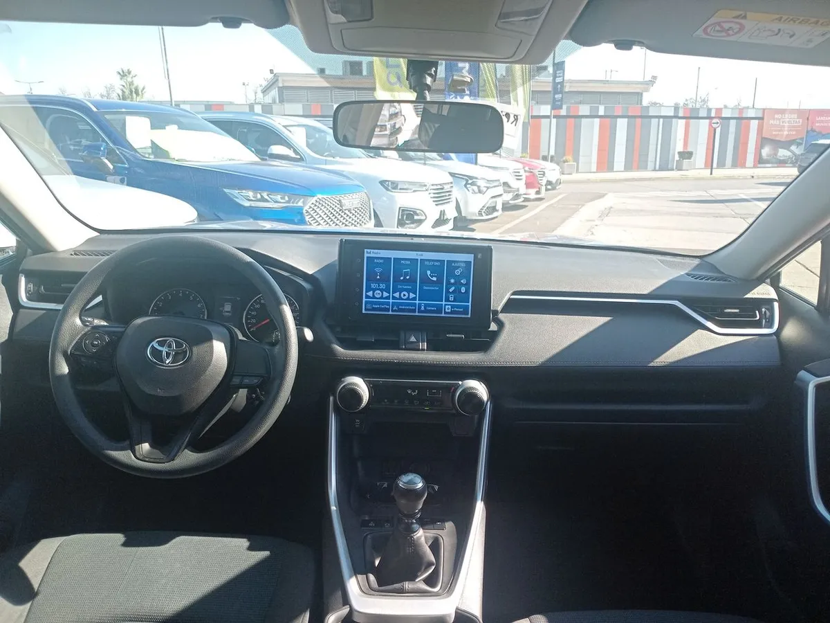Toyota Rav 4 2.0 Le 4x2 Mt 5p año 2022
