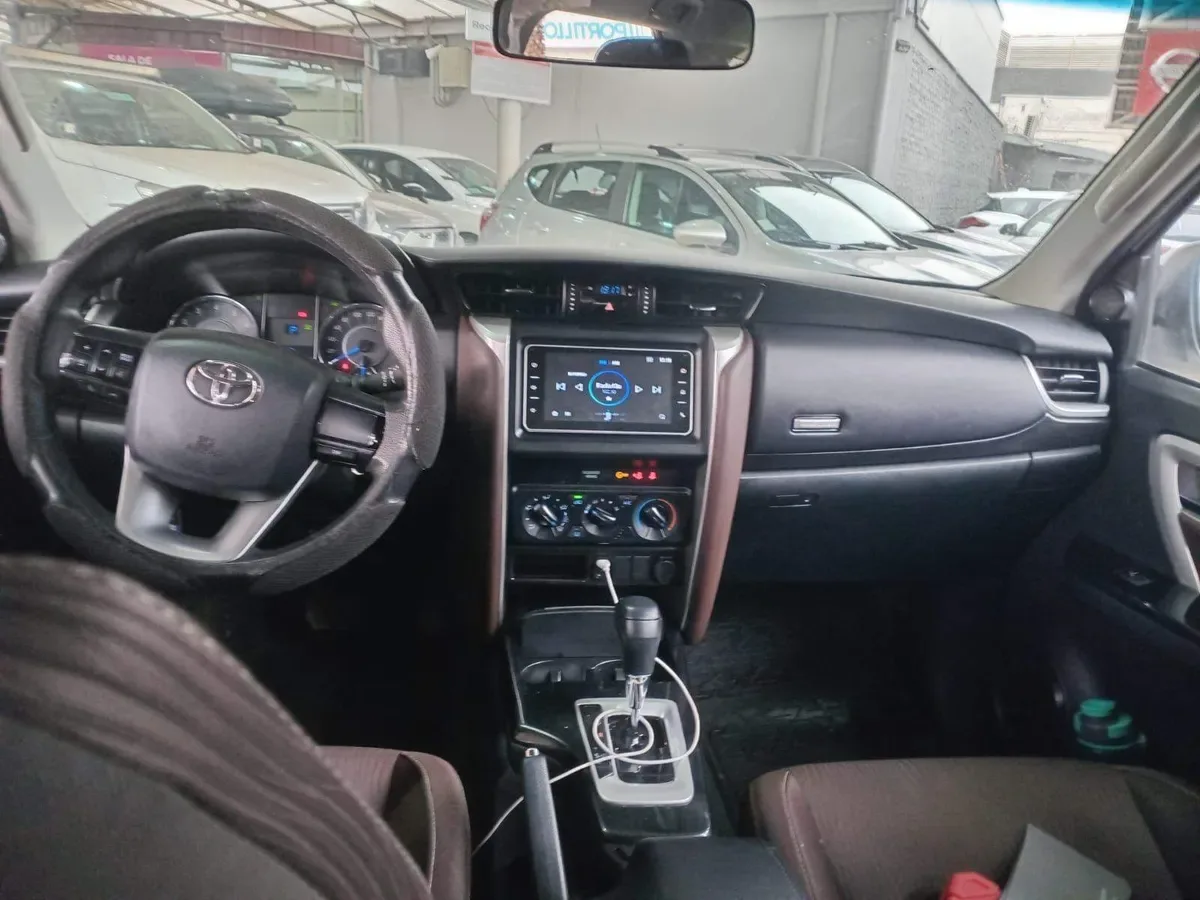 Toyota Fortunner 2.7 Sr5 4x2 At 5p año 2020