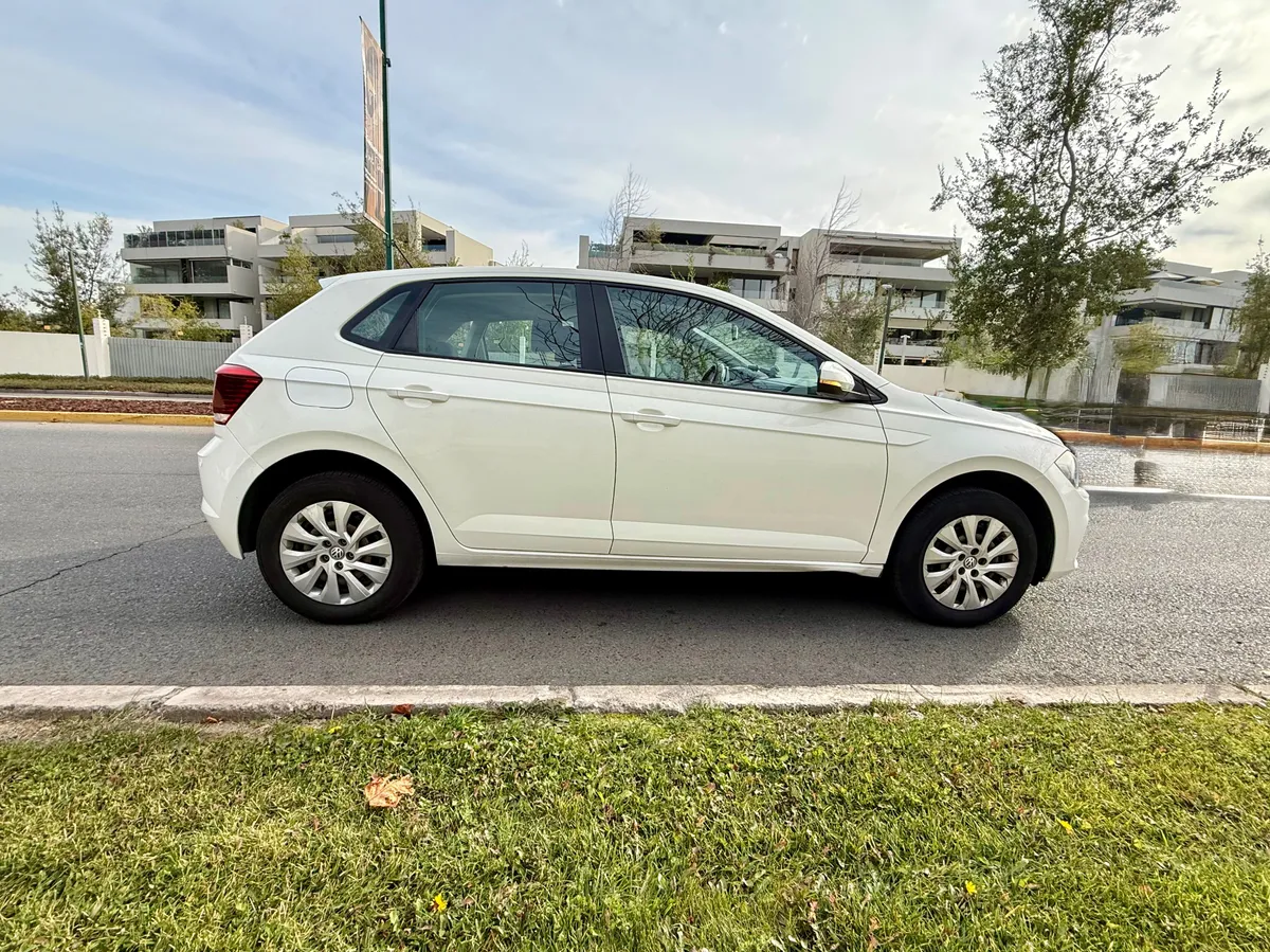 VOLKSWAGEN POLO 1.6 Trendline Mt año 2020