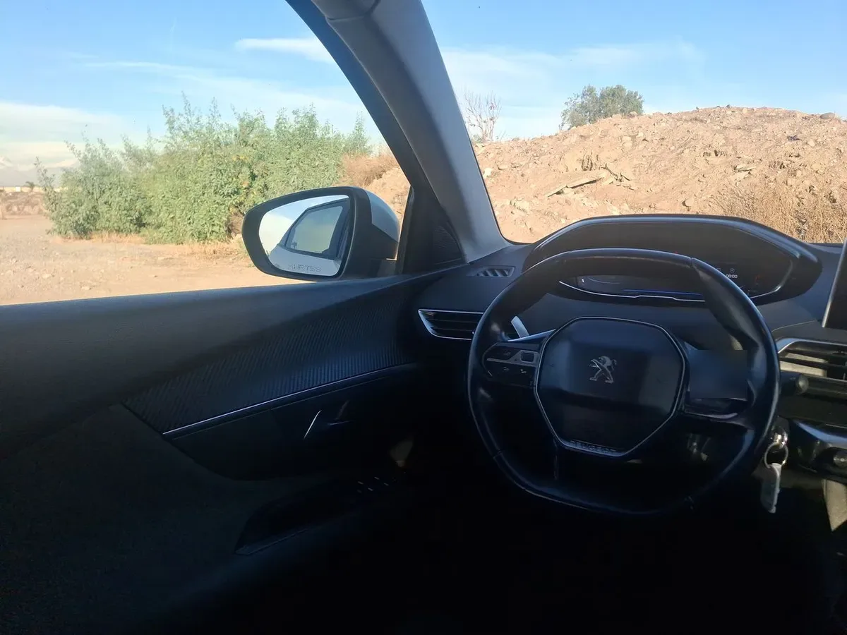 Peugeot 3008 1.5 Active Bluehdi 4x2 130 Mt6 5p año 2019
