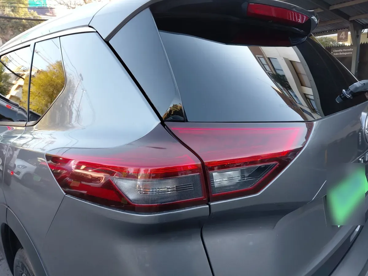 Nissan X-Trail 2.5 Advance 4x2 3row Cvt At 5p año 2023