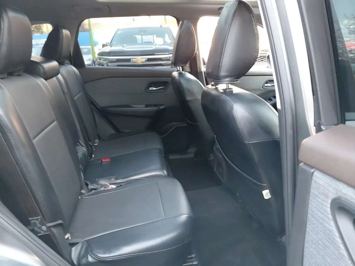 Nissan X-Trail 2.5 Advance 4x2 3row Cvt At 5p año 2023