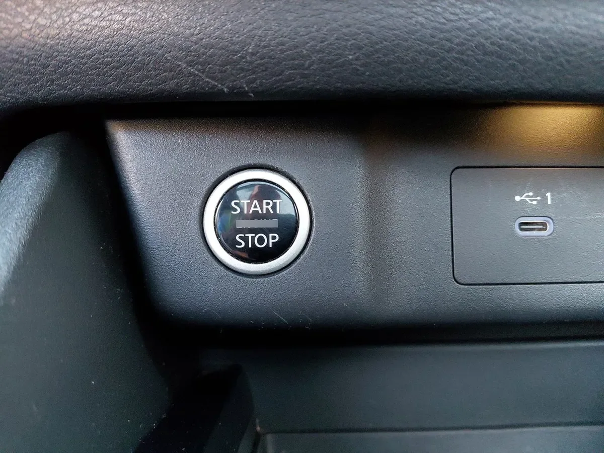 Nissan X-Trail 2.5 Advance 4x2 3row Cvt At 5p año 2023