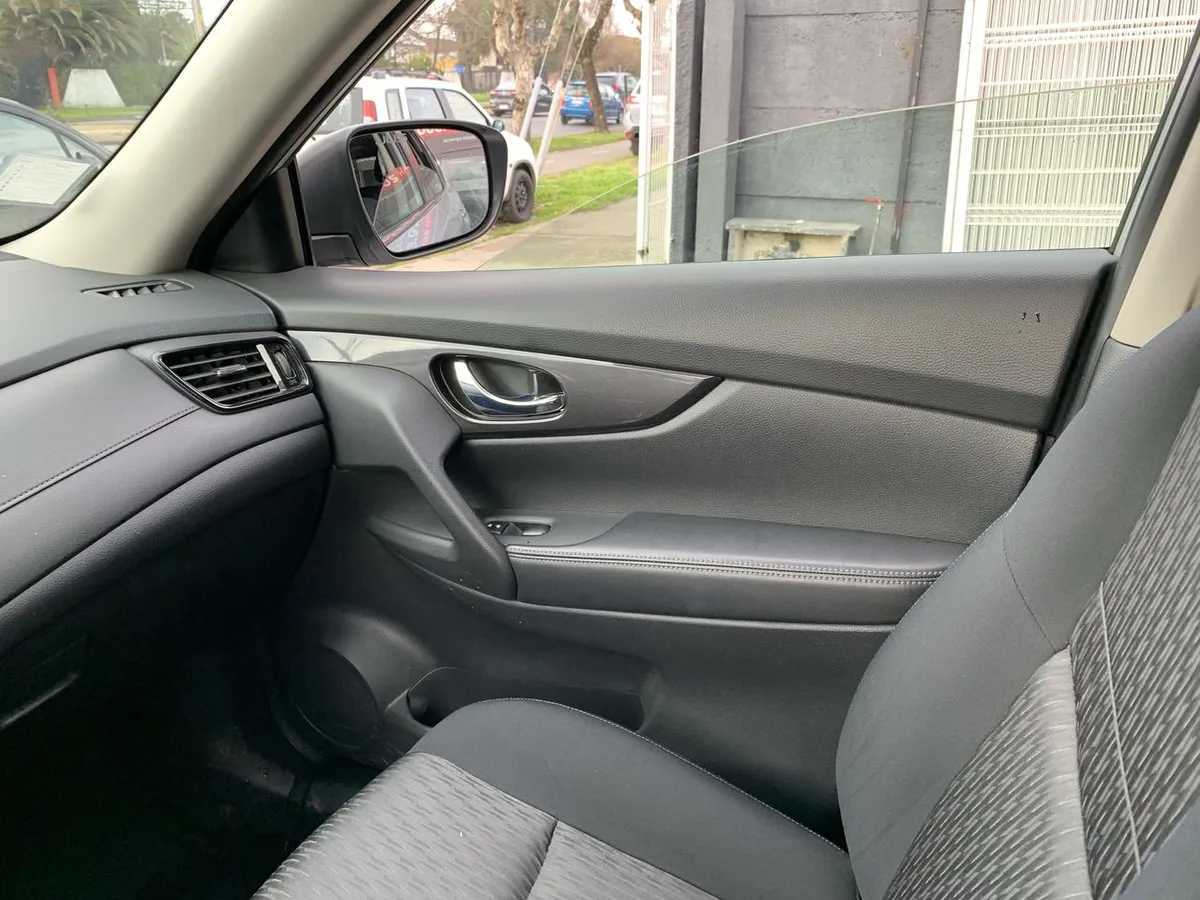 Nissan X-Trail 2.5 Sense 4x2 2row Cvt At 5p año 2023