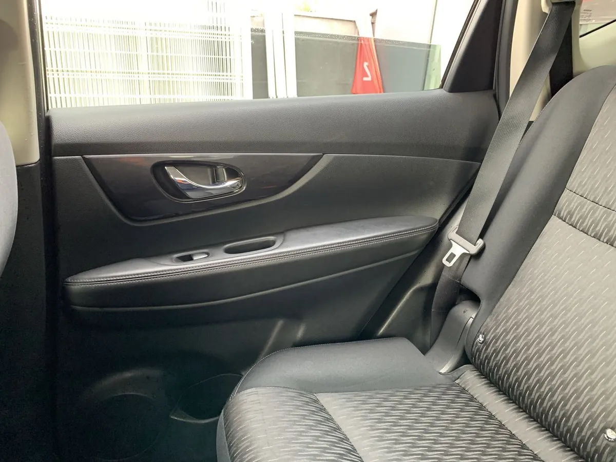 Nissan X-Trail 2.5 Sense 4x2 2row Cvt At 5p año 2023