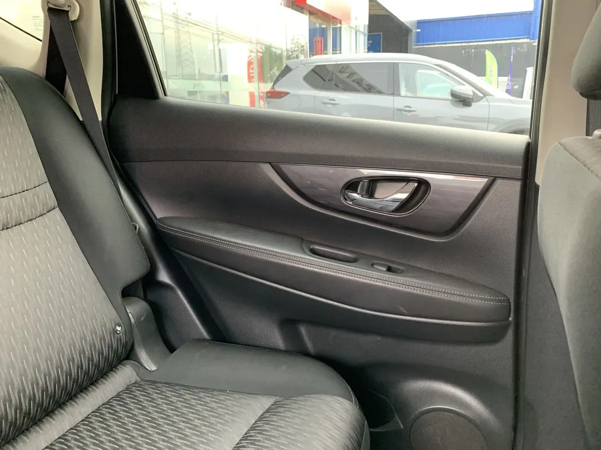 Nissan X-Trail 2.5 Sense 4x2 2row Cvt At 5p año 2023