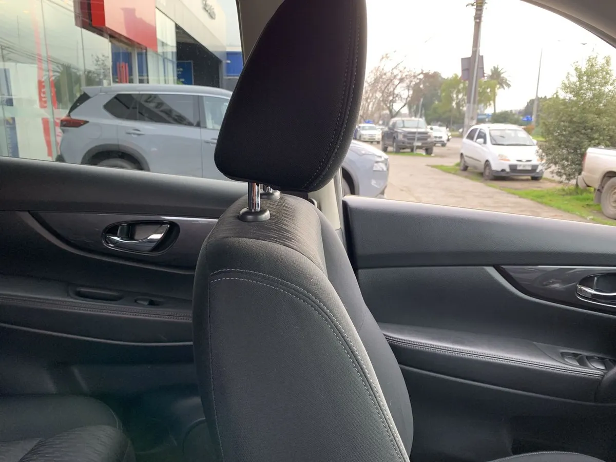 Nissan X-Trail 2.5 Sense 4x2 2row Cvt At 5p año 2023