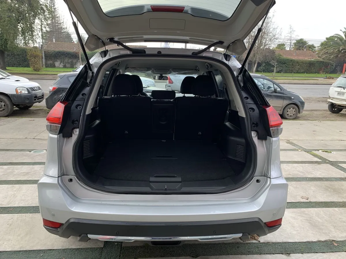Nissan X-Trail 2.5 Sense 4x2 2row Cvt At 5p año 2023