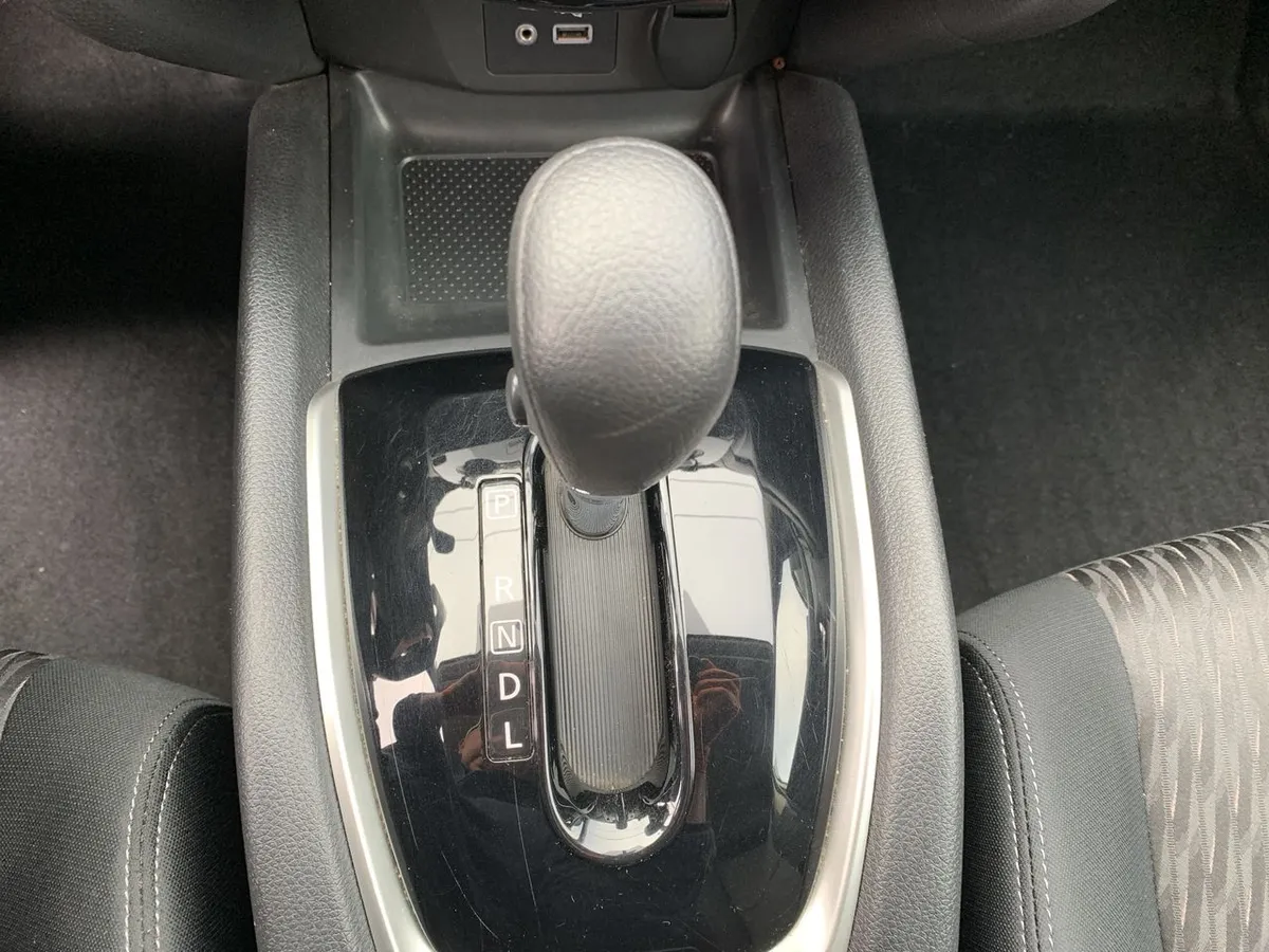 Nissan X-Trail 2.5 Sense 4x2 2row Cvt At 5p año 2023