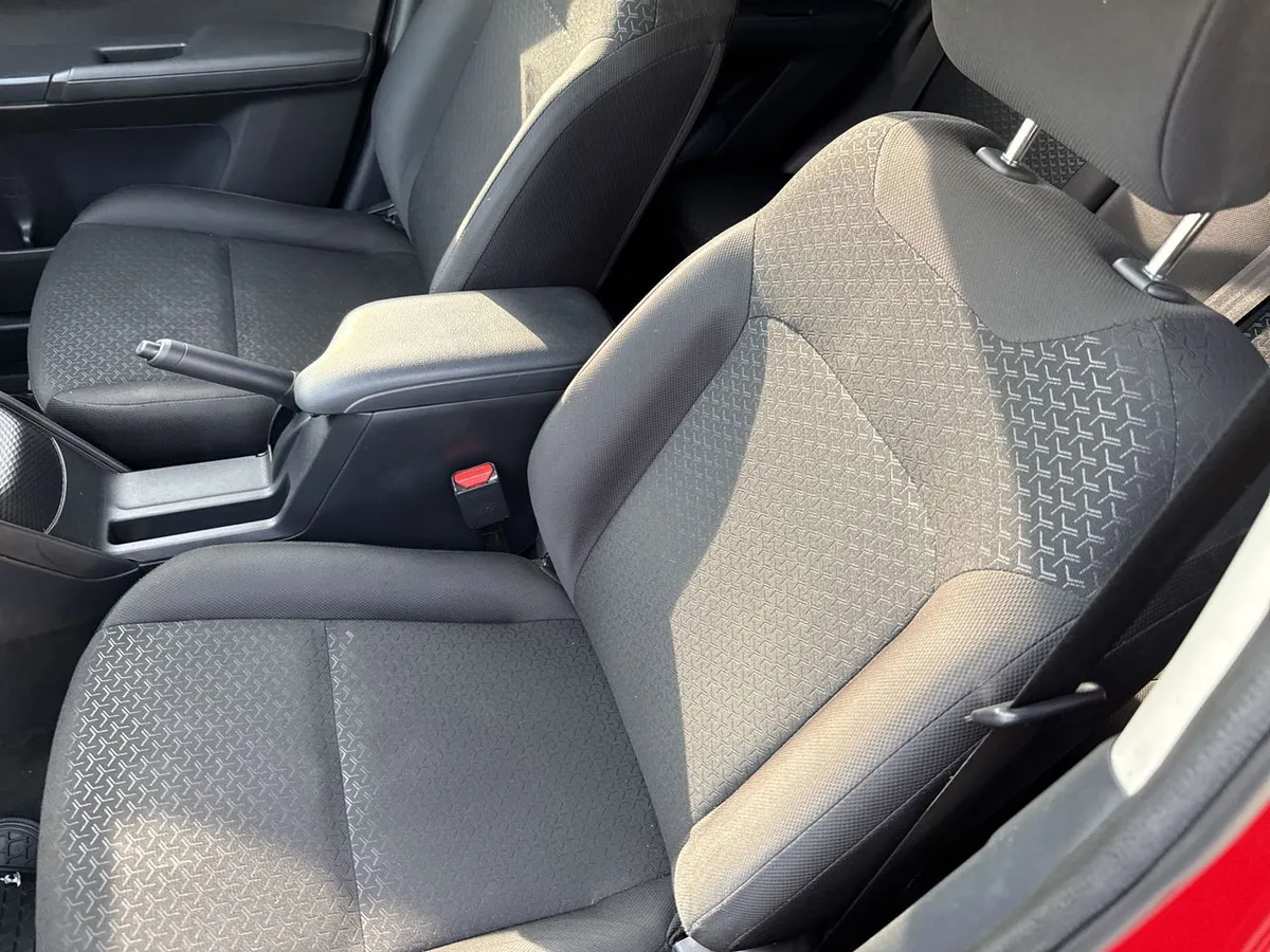 Toyota Raize 1.2 I 4x2 Mt 5p año 2023