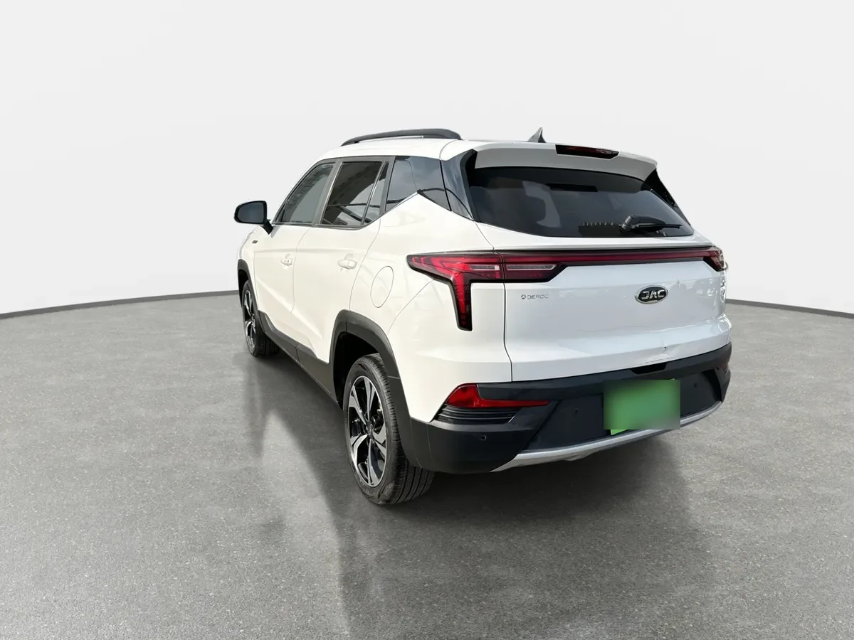 JAC Js4 1.5 Luxury 4x2 Bicolor Cvt At 5p año 2024