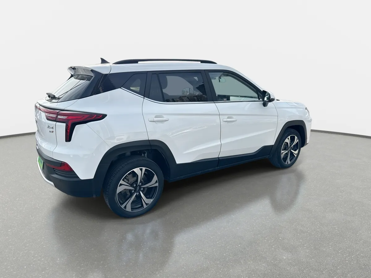 JAC Js4 1.5 Luxury 4x2 Bicolor Cvt At 5p año 2024
