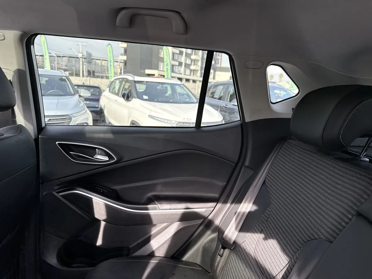 JAC Js4 1.5 Luxury 4x2 Bicolor Cvt At 5p año 2024