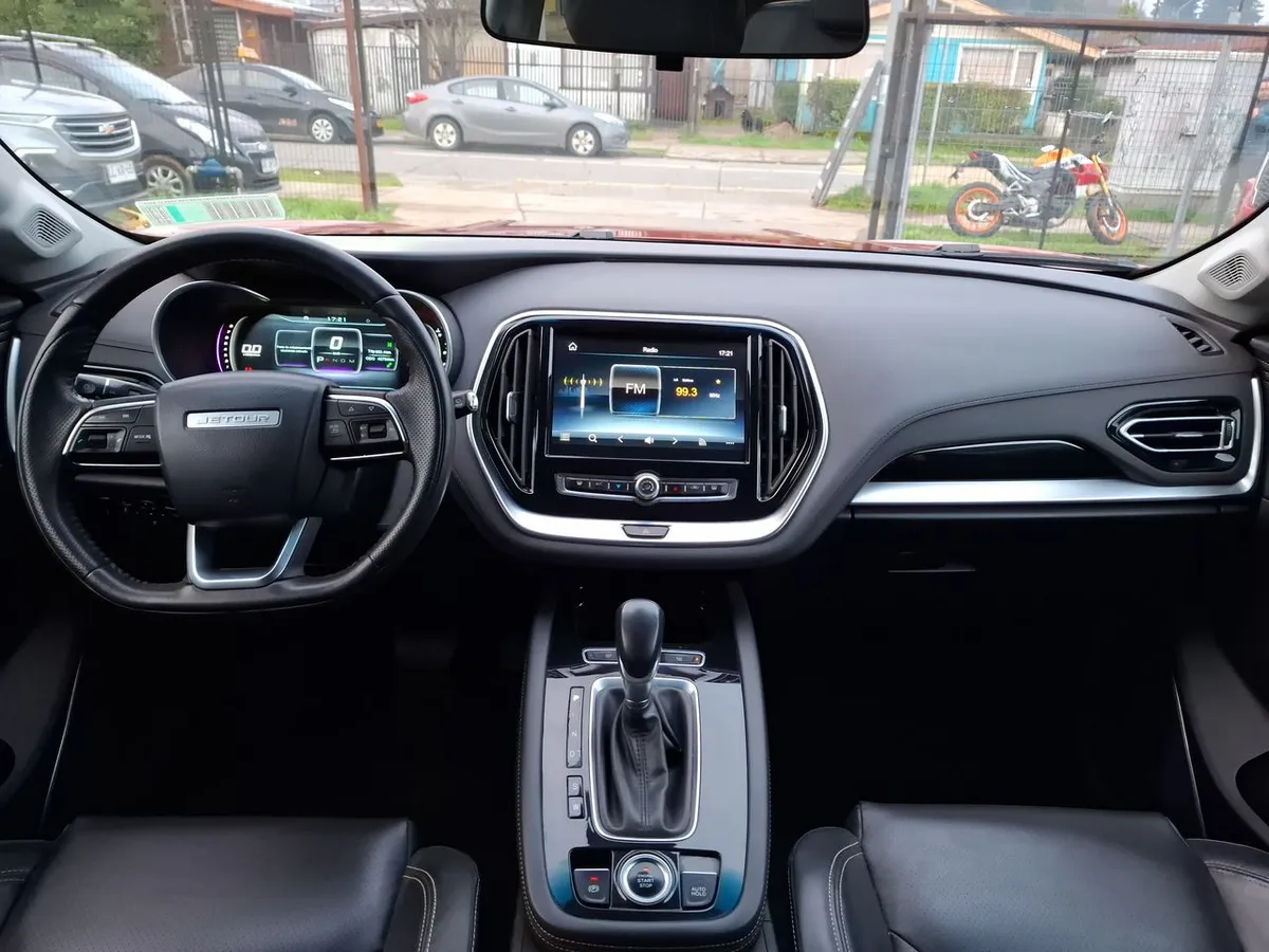 Jetour X70 1.5t Glx 4x2 At 5p año 2023