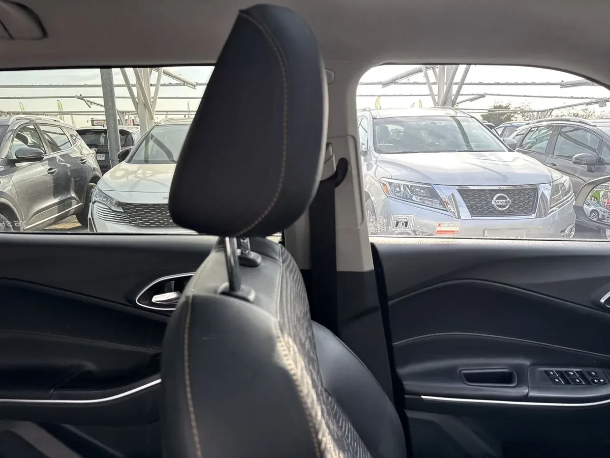 JAC Js4 1.5 Luxury 4x2 Bicolor Cvt At 5p año 2024