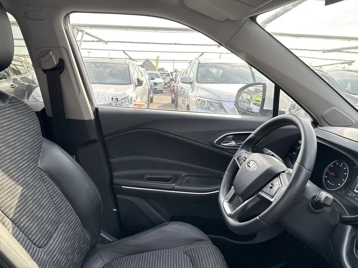 JAC Js4 1.5 Luxury 4x2 Bicolor Cvt At 5p año 2024