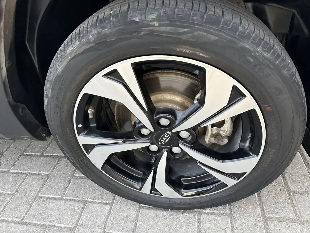 JAC Js4 1.5 Luxury 4x2 Bicolor Cvt At 5p año 2024