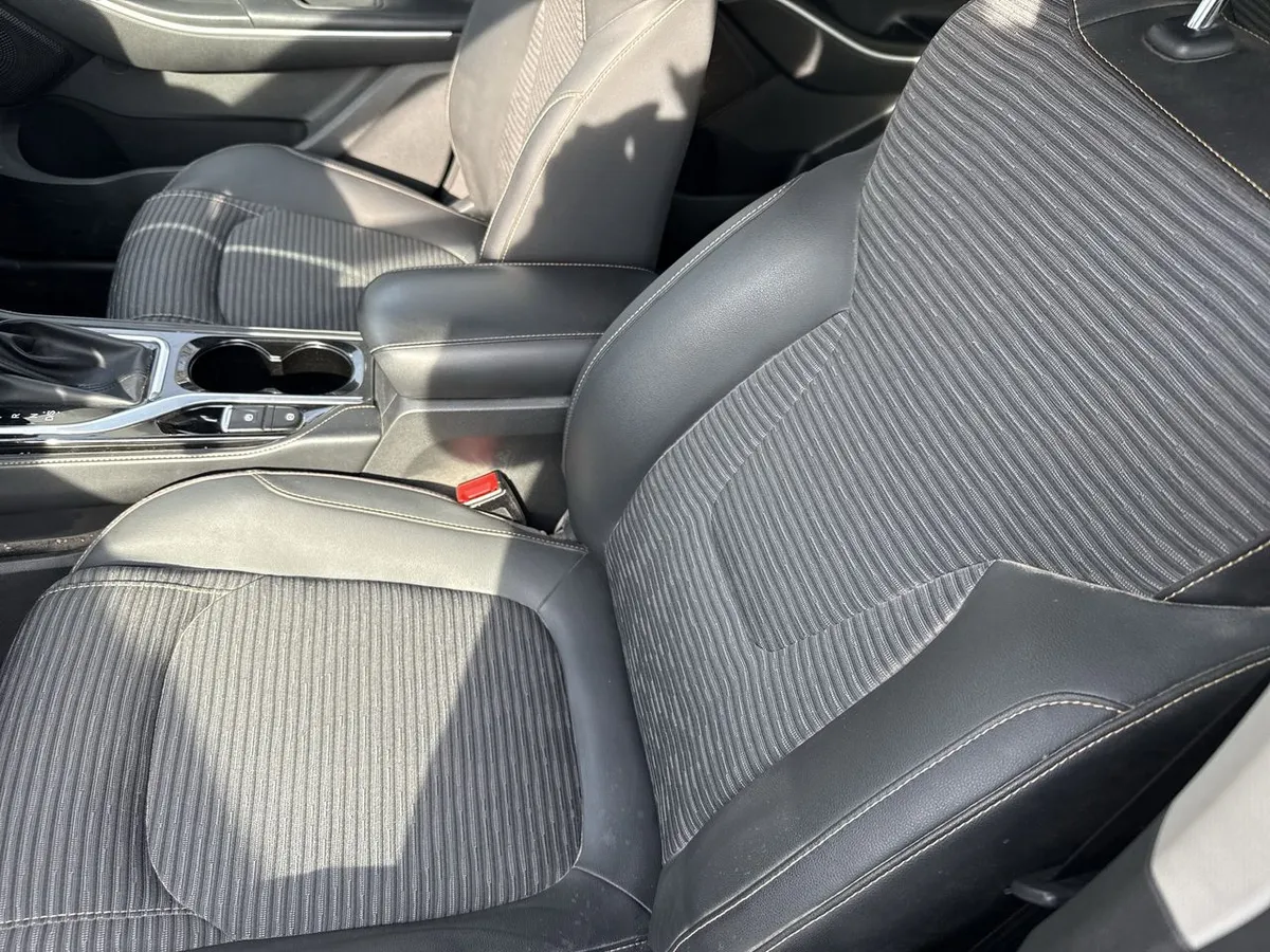 JAC Js4 1.5 Luxury 4x2 Bicolor Cvt At 5p año 2024